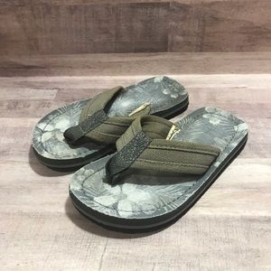 Toddler boys flip flops 11-12